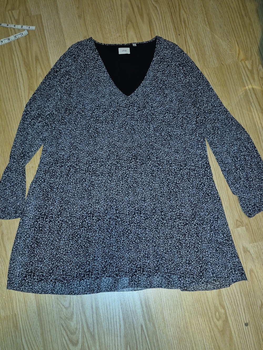 Wilfred For Aritzia Daydreamer Vneck Pleated Dress..size L..like New